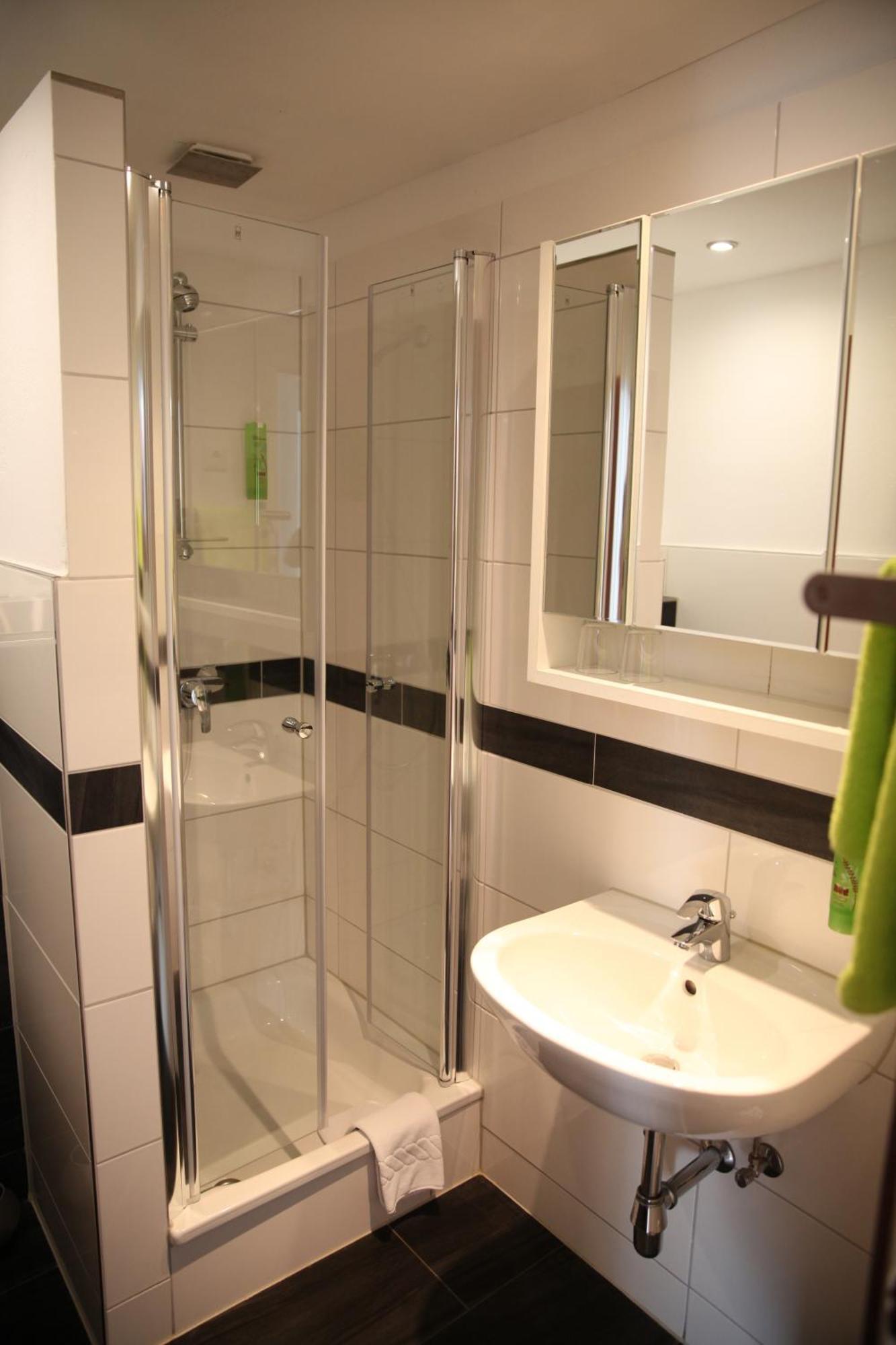 Standard Triple Room,1756511584:JPEG