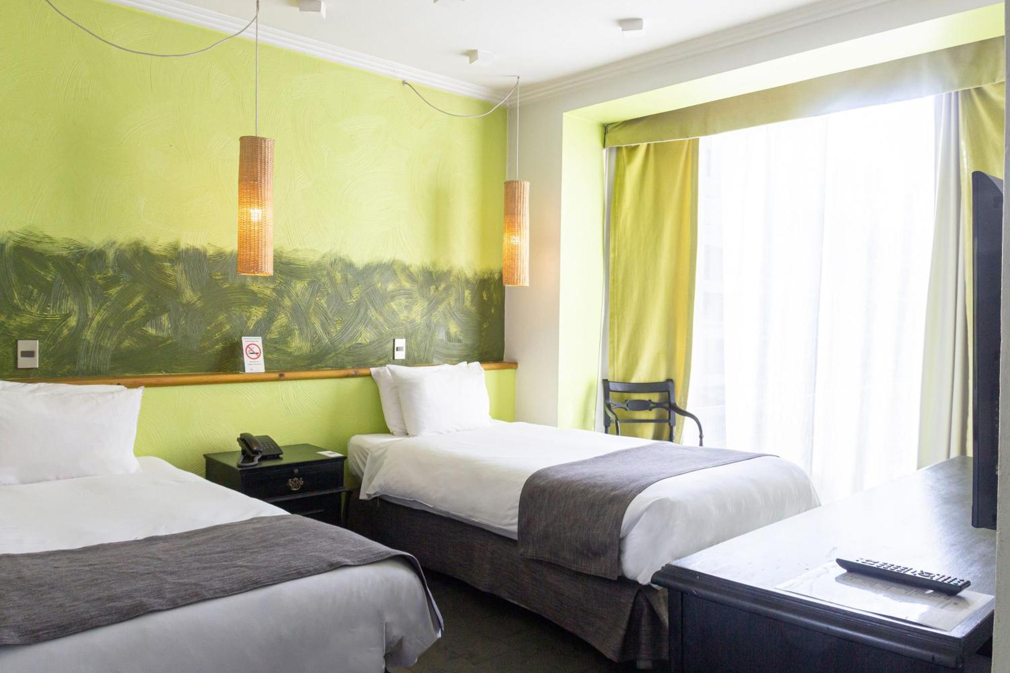 Twin Room,1538628088:JPEG