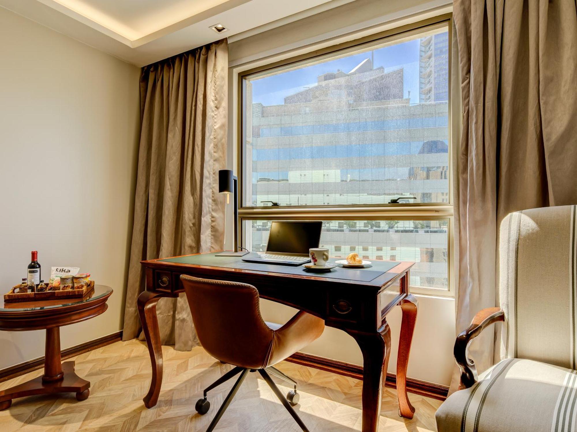 Executive King Suite,1563293302:JPEG